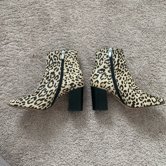 Halogen Abbi block heel bootie in cheetah - Picture 5 of 8